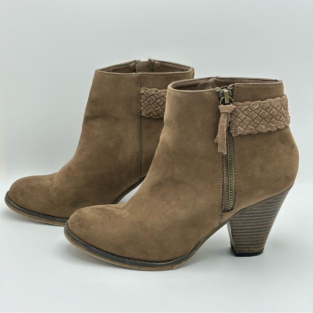 MIA Finnegan Faux Suede Taupe Tan Ankle Boots Booties Size 6.5 GG9944